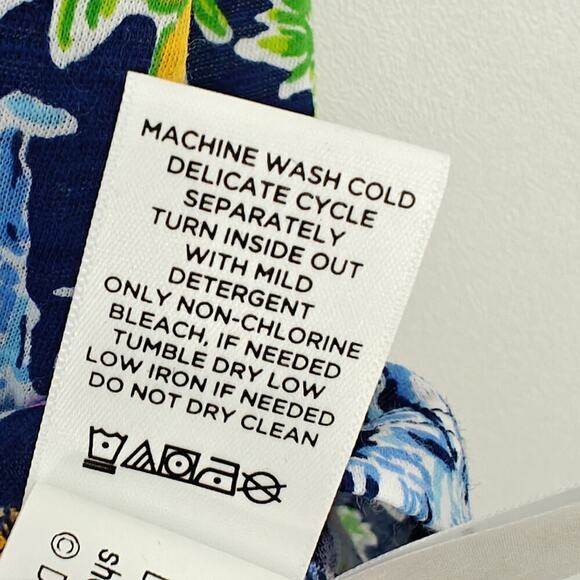 Lilly Pulitzer Loves Disney Etta V-Neck Top Size XS Aegean Navy Resort NWT - Picture 6 of 6